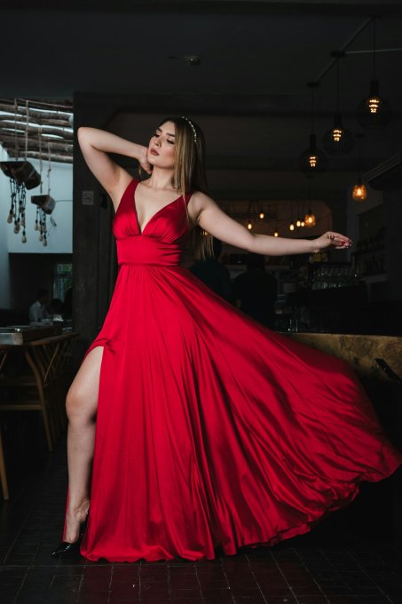 Długa sukienka z odpinanym dołem