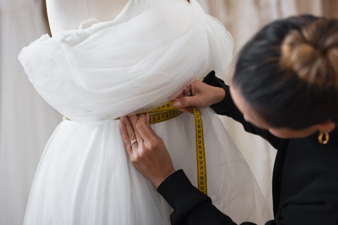 Ile kosztuje uszycie sukni ślubnej?=