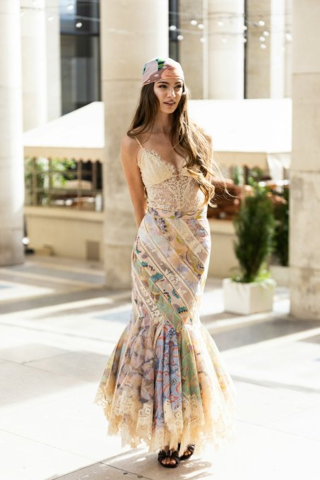 Sukienka z dekoltem na wesele